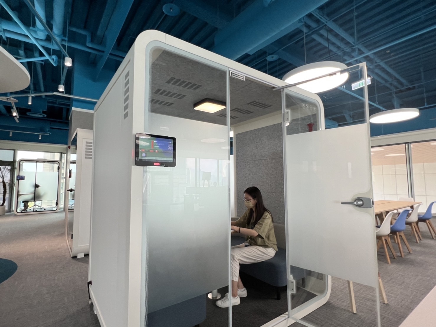 welcome to 365777高雄據點的智慧行動辦公艙，展現welcome to 365777在面板以外的研發應用軟實力